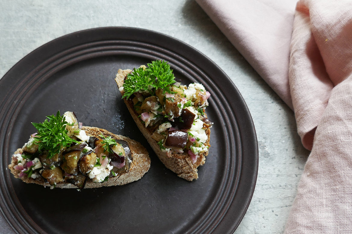 Bruschetta med aubergine og feta - Cecilies mat