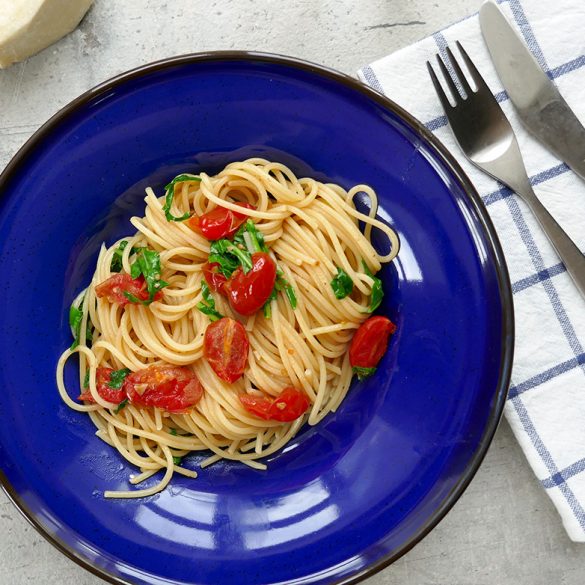 Spagetti med tomat og ruccola