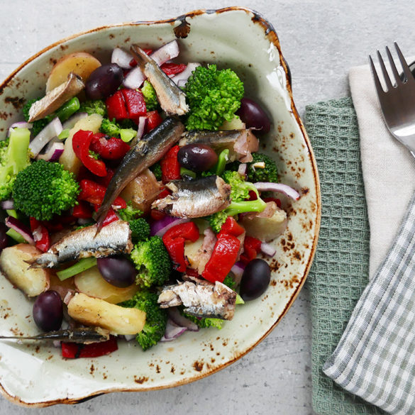 Oppskrift Salat med sardiner og poteter